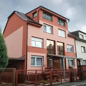 Betty 3*, Praag Tsjechië