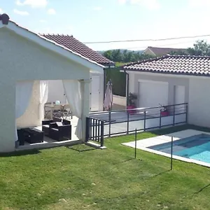 https://petit-nid-douillet.hotels-rhonealpes.com